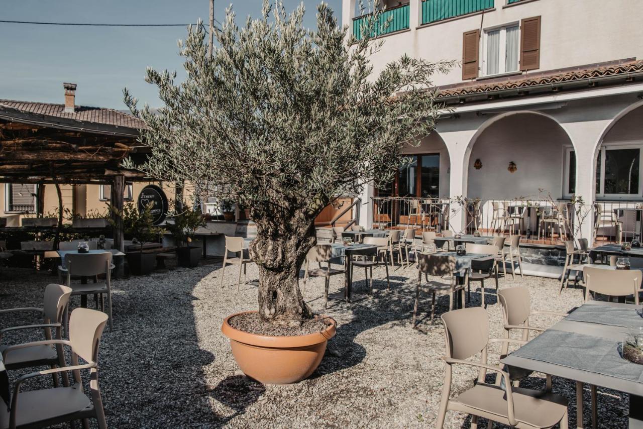 Albergo Ristorante Al Portico Gerra  Bagian luar foto